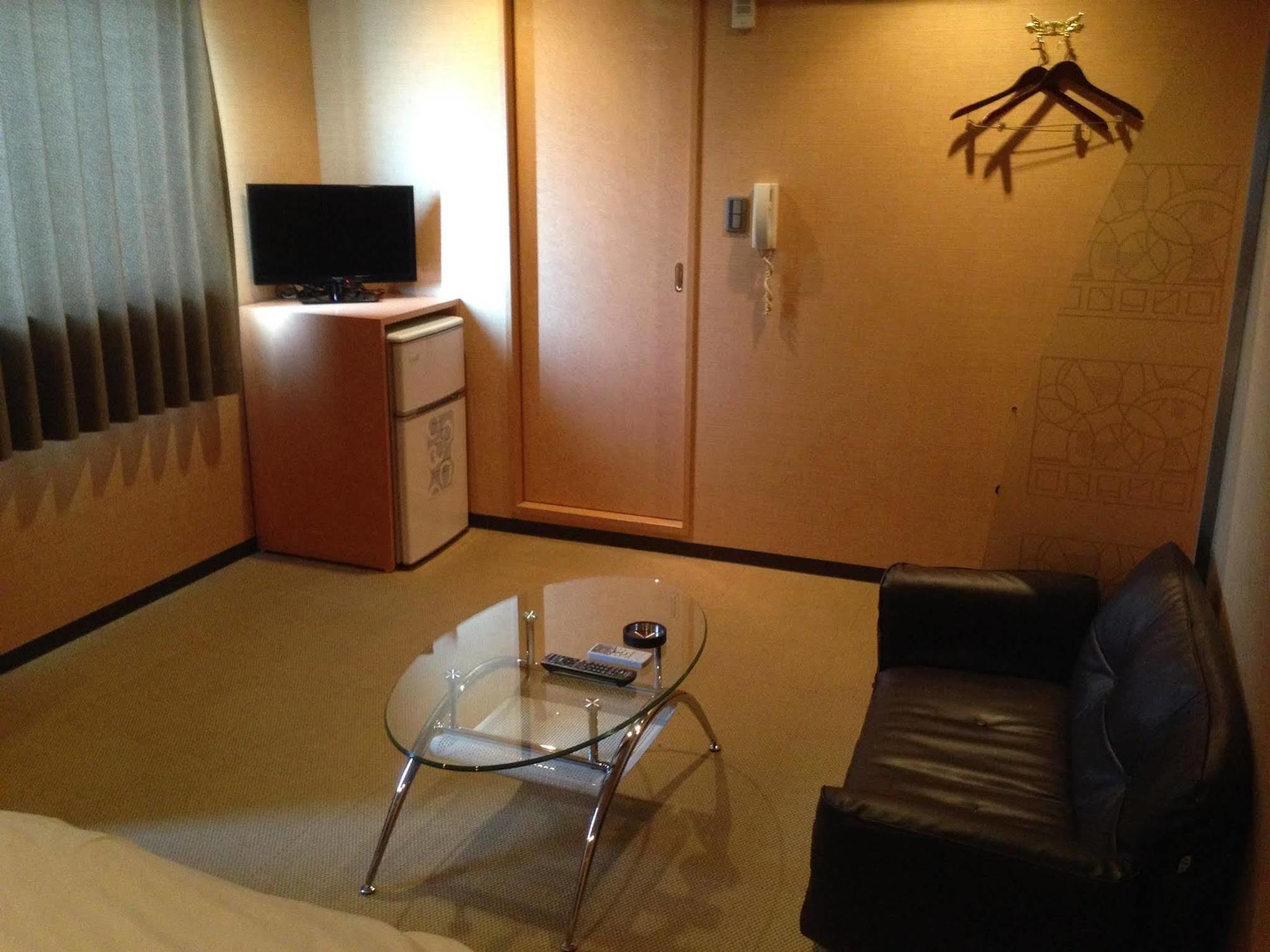 Uehonmachi Plaza Hotel (Adults Only) Ōsaka Exterior foto